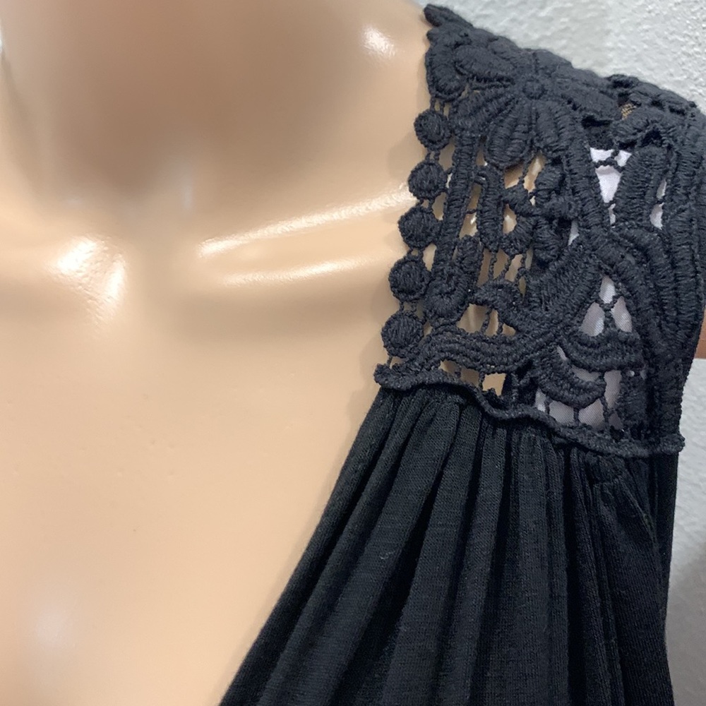 B’leev T-Shirt-Like Black Vest - Picture 2 of 9